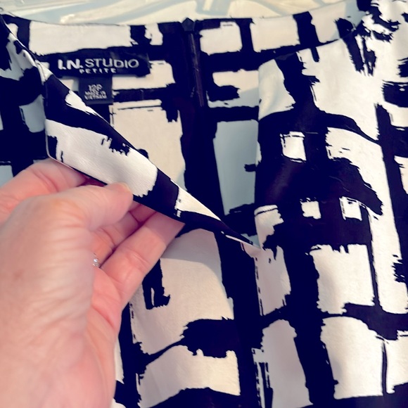 L.N. Studio dress, 12P, black and white print. Cotton and spandex - Picture 8 of 8